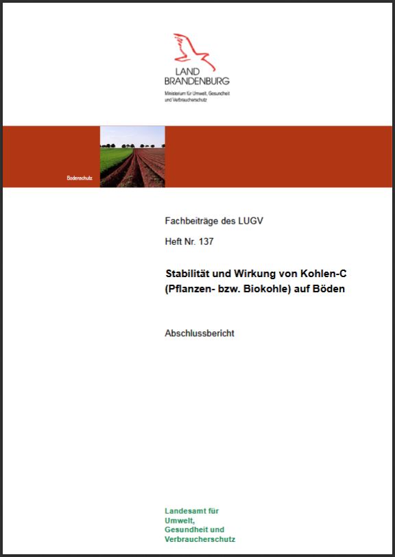 Bild vergrößern (Bild: Titelseite Stabilität und Wirkung von Kohlen-C (Pflanzen- bzw. Biokohle) auf Böden - Fachbeiträge des Landesamtes für Umwelt Heft 137)